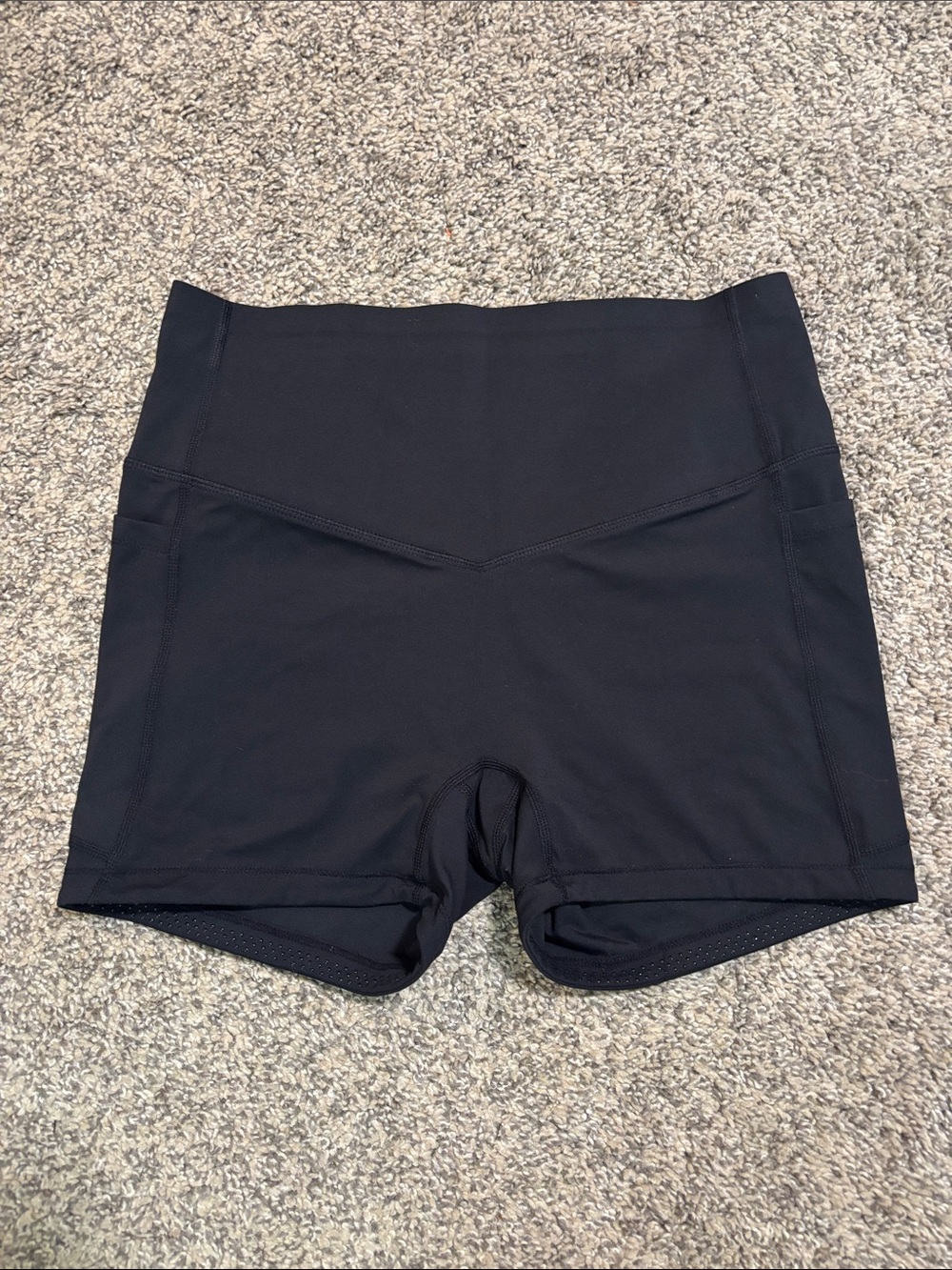 Halara UltraSculpt HR Tummy Control Pocket Training Biker Short size Medium
